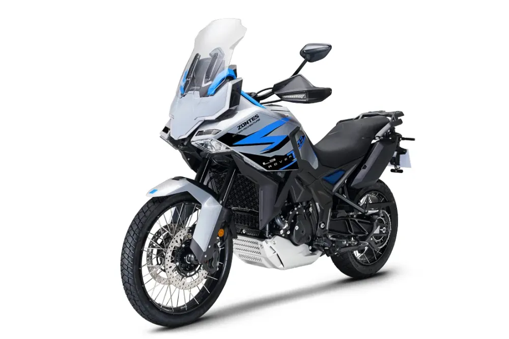 703 F Adventure Grise - Studio (3)